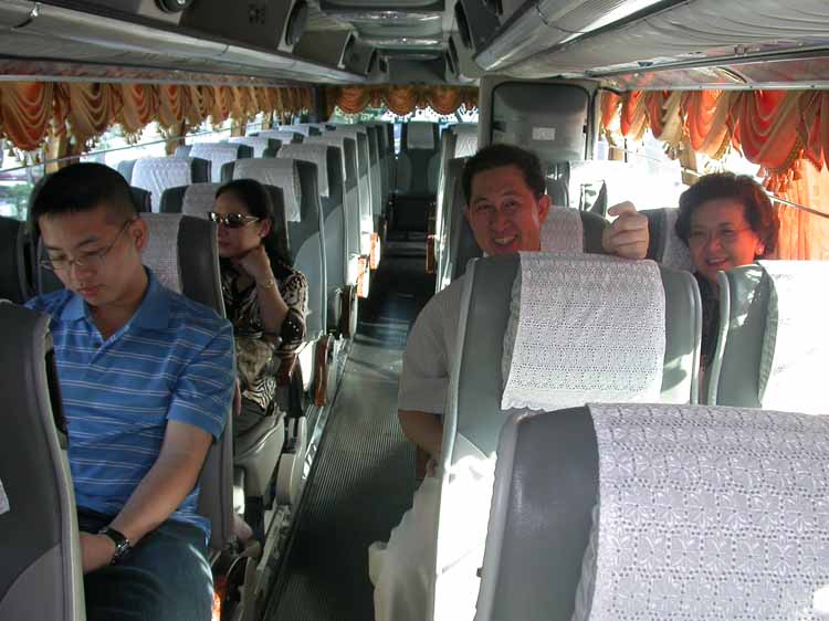 On Touring bus 03.JPG 76.0K